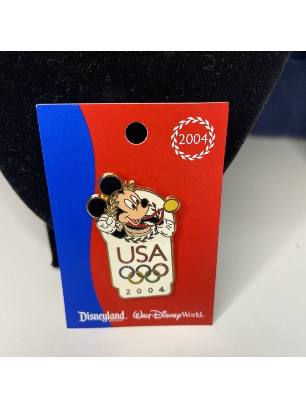 Disney - Olympics 2004 - Mickey Mouse Gold Medal Pin ON CARD NEW - Picture 2 of 6
